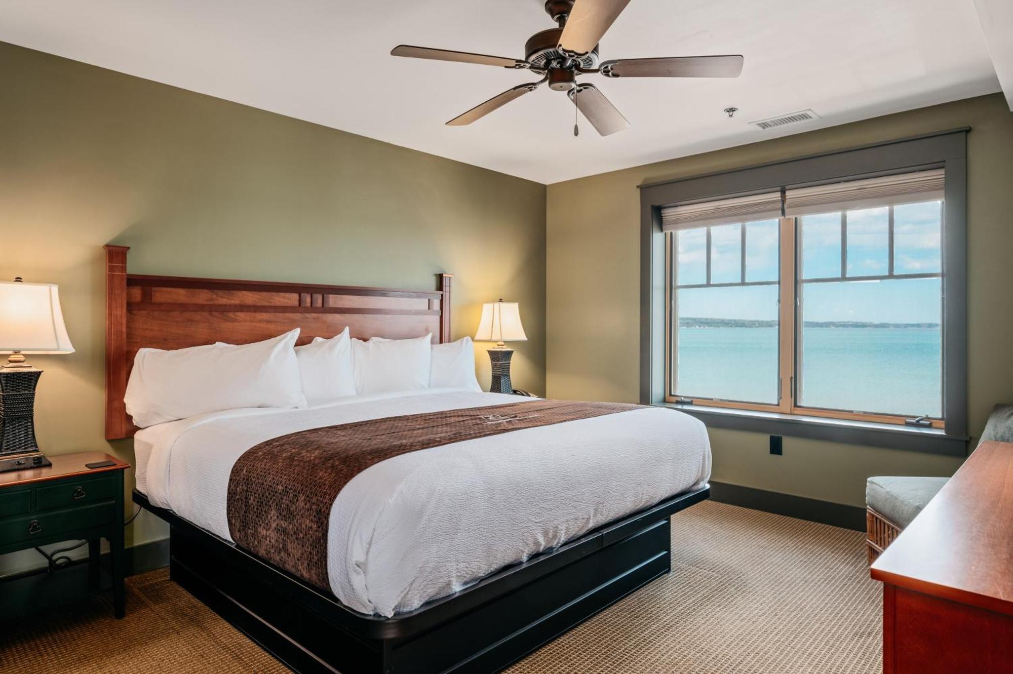 Tamarack Lodge Traverse City Room photo