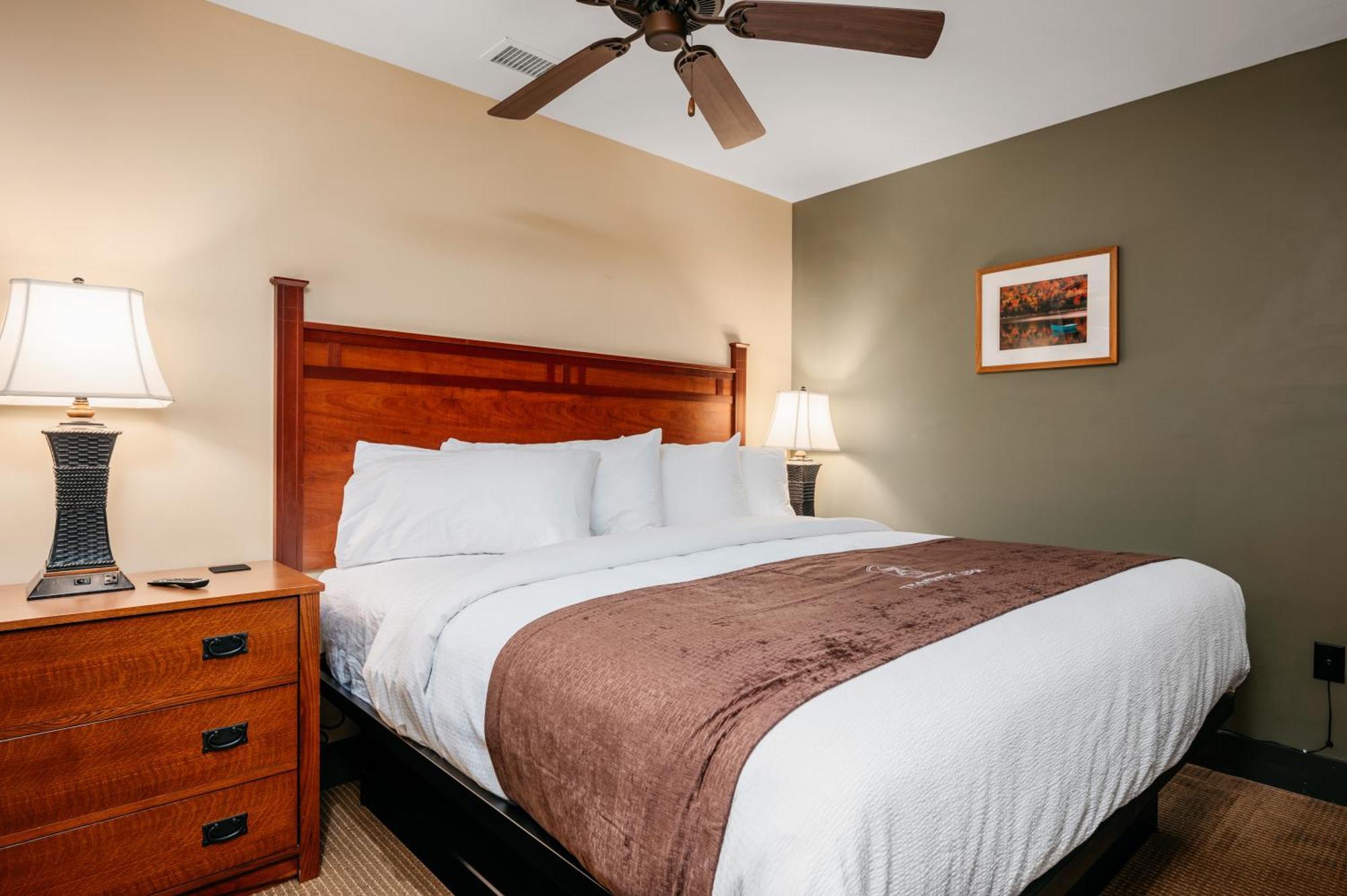 Tamarack Lodge Traverse City Room photo