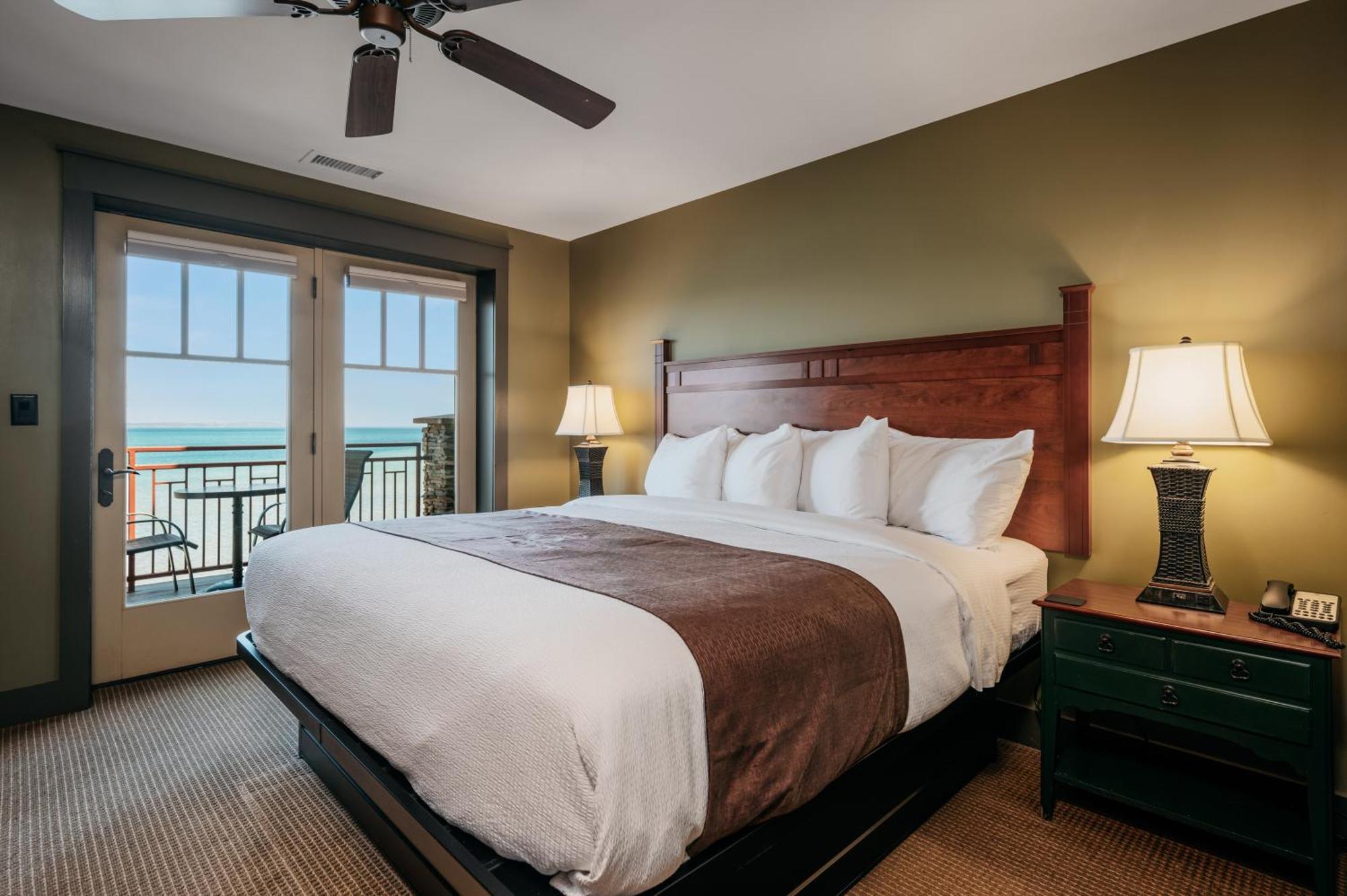 Tamarack Lodge Traverse City Room photo
